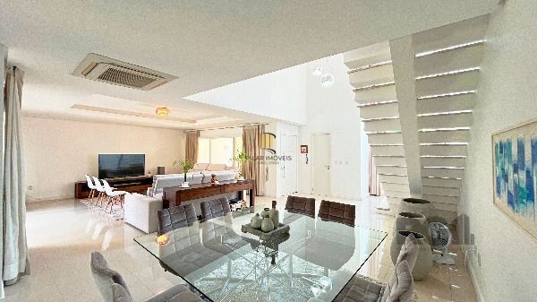 Casa Condominio em Porto Alegre, no bairro Hípica, com 3 dormitório(s), e 3 banheiros, à venda.
