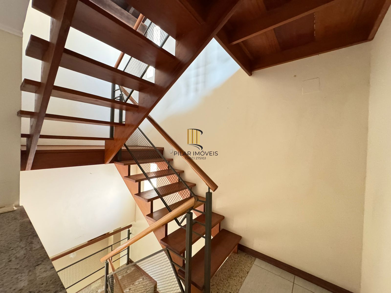 Casa em Condomínio no Jardim Isabel com 270m², 3 dormitórios, 4 vagas