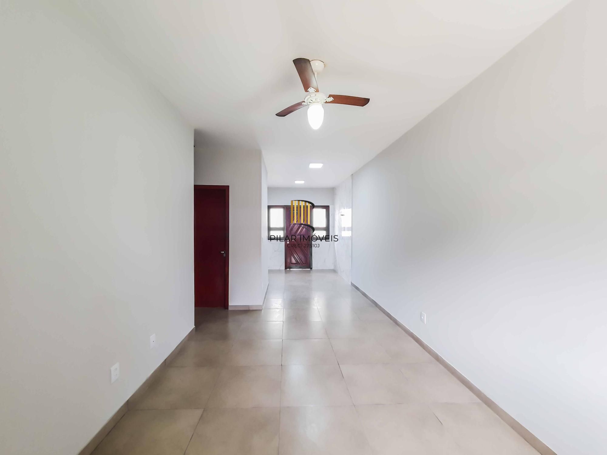 No bairro Hípica residência térrea com 2 dormitórios