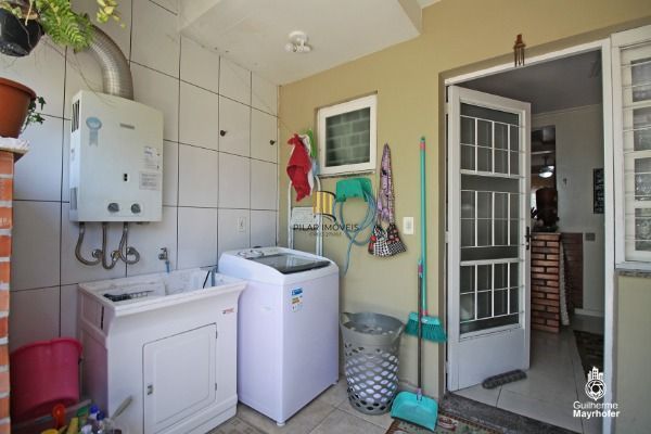 Casa para Venda - 78m², 3 dormitórios, sendo 1 suites, 2 vagas - Guarujá