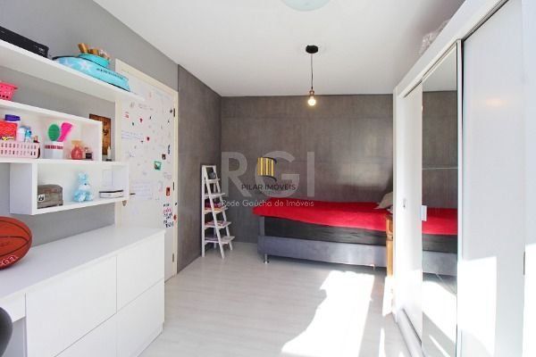 Casa Condominio em Porto Alegre, no bairro Ipanema, com 3 dormitório(s), e 3 banheiros, à venda.
