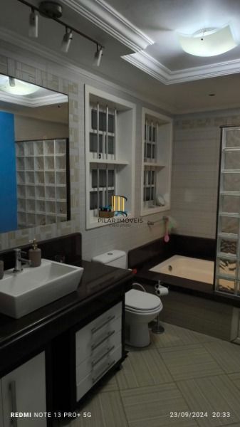 Casa em Porto Alegre, no bairro Hípica, com 3 dormitório(s), e 3 banheiros, à venda.