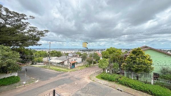 Casa Condominio em Porto Alegre, no bairro Tristeza, com 3 dormitório(s), e 3 banheiros, à venda.