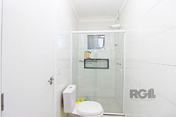Casa em Porto Alegre, no bairro Espírito Santo, com 3 dormitório(s), e 3 banheiros, à venda.