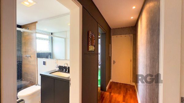Apartamento em Porto Alegre, no bairro Rio Branco, com 3 dormitório(s), e 3 banheiros, à venda.