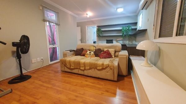 Casa em Porto Alegre, no bairro Espírito Santo, com 3 dormitório(s), e 3 banheiros, à venda.