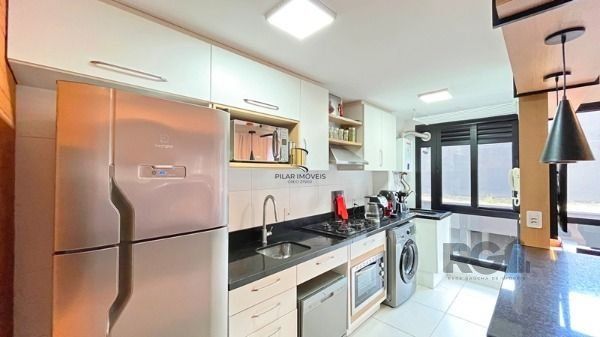 Apartamento em Porto Alegre, no bairro Cristal, com 2 dormitório(s), e 2 banheiros, à venda.