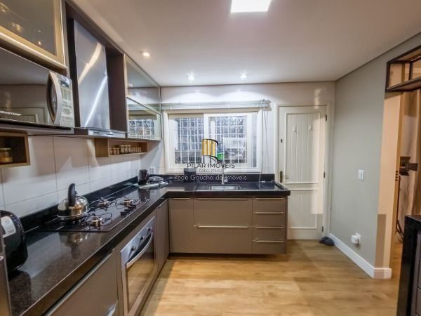 Casa em Porto Alegre, no bairro Vila Conceição, com 3 dormitório(s), e 3 banheiros, à venda.