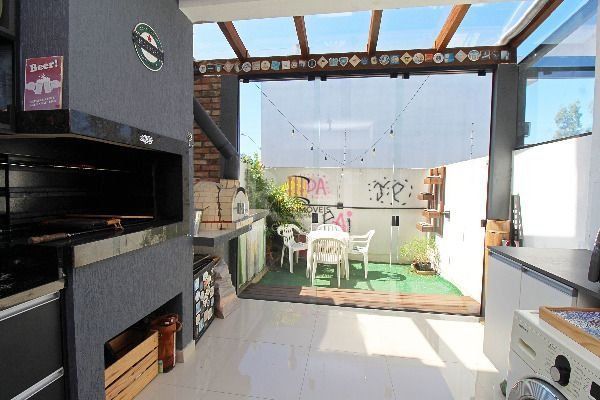 Casa em Porto Alegre, no bairro Hípica, com 2 dormitório(s), à venda.