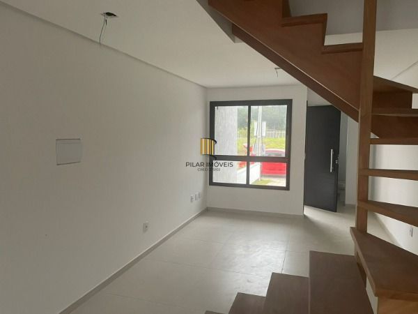 Casa em Porto Alegre, no bairro Hípica, com 2 dormitório(s), e 2 banheiros, à venda.