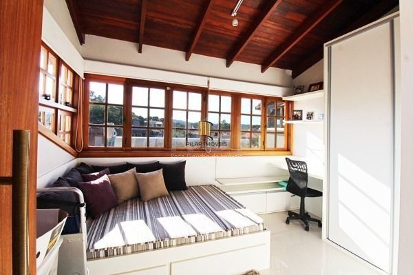 Casa em Porto Alegre, no bairro Ipanema, com 4 dormitório(s), e 4 banheiros, à venda.