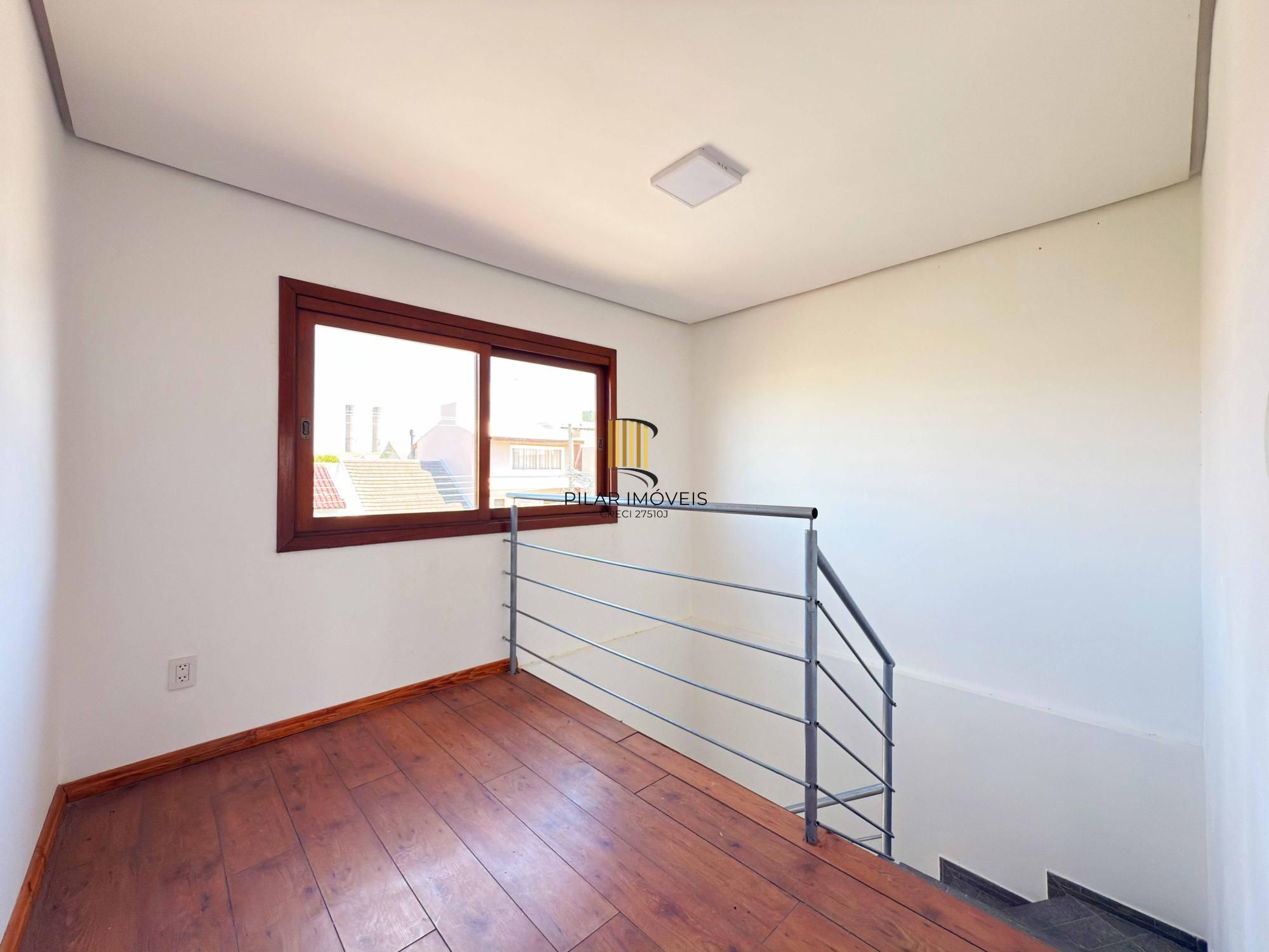 Casa 2 dormitórios no bairro Hípica