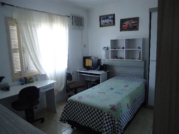 Casa Condominio para Venda - 235m², 3 dormitórios, sendo 1 suites, 2 vagas - Guarujá