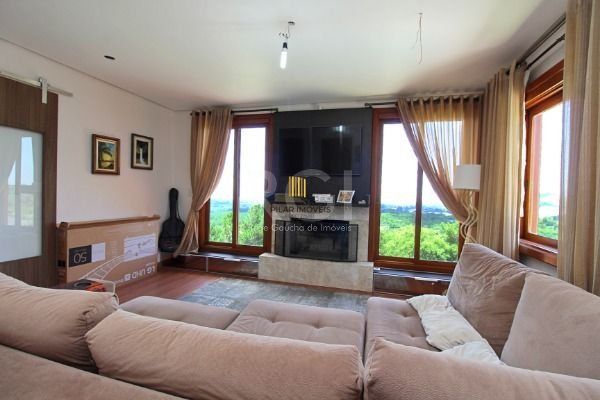 Casa Condominio em Porto Alegre, no bairro Glória, com 3 dormitório(s), e 3 banheiros, à venda.