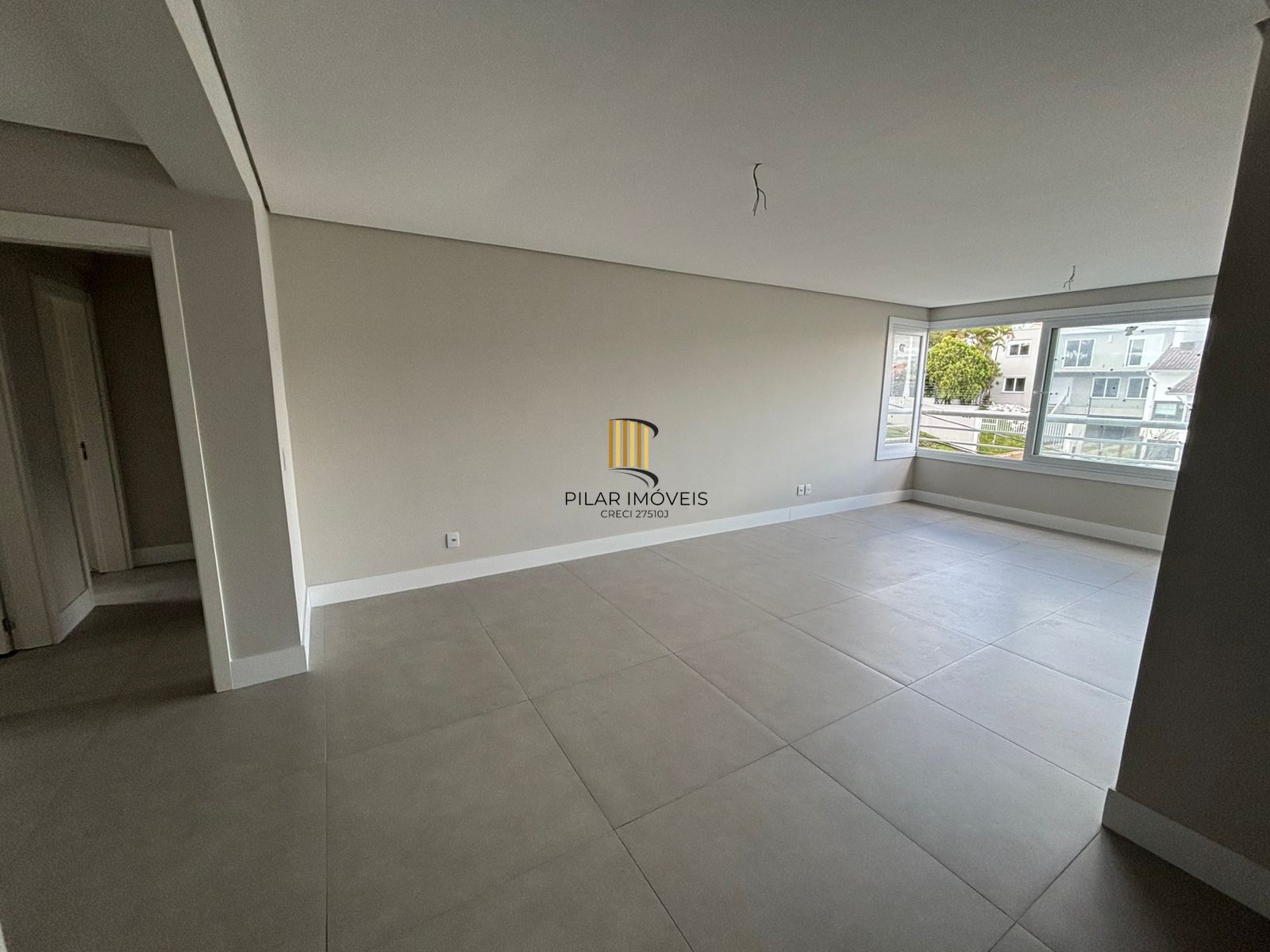 Apartamento com 3 dormitórios sendo 1 suíte á venda Bairro Cristal.