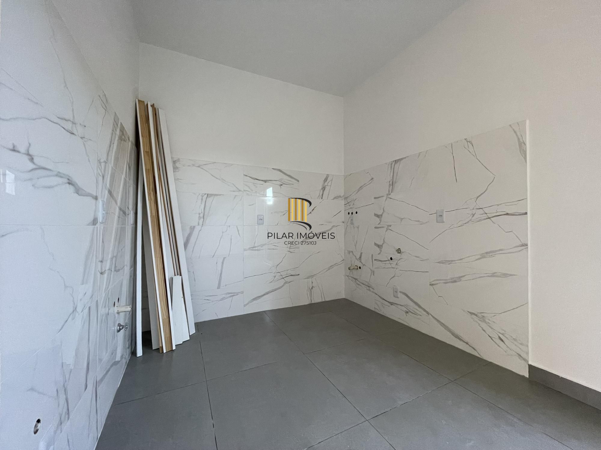 Casa Condominio em Porto Alegre, no bairro Nonoai, com 2 dormitório(s), e 2 banheiros, à venda.