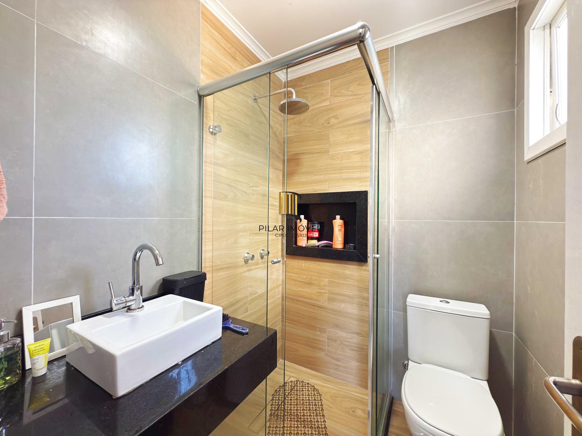 Em busca de uma casa espaçosa e cheia de comodidades no bairro Hípica