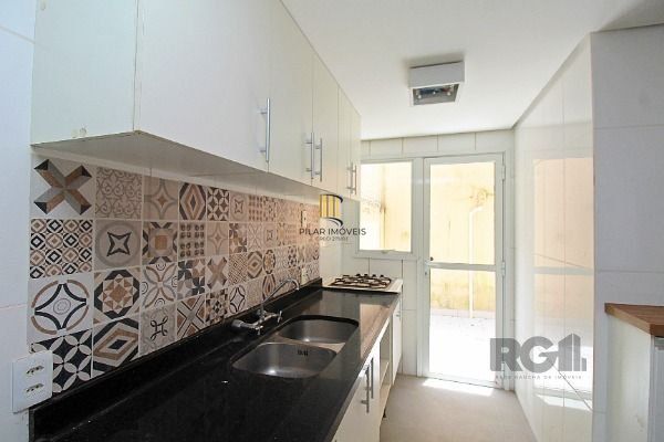 Casa Condominio em Porto Alegre, no bairro Pedra Redonda, com 3 dormitório(s), e 3 banheiros, à venda.