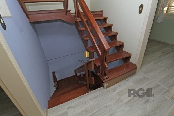 Casa Condominio em Porto Alegre, no bairro Guarujá, com 3 dormitório(s), e 3 banheiros, à venda.