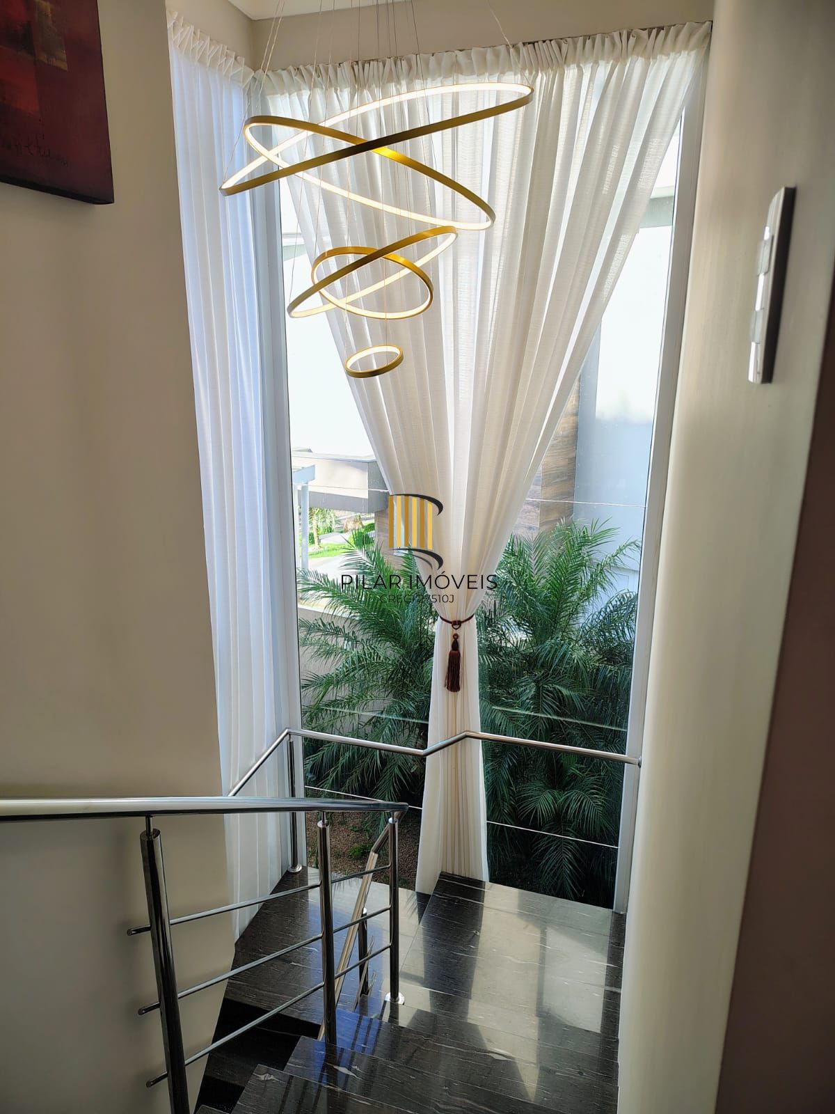 **Espetacular Casa de Condomínio com 3 suítes, Piscina com aquecimento**