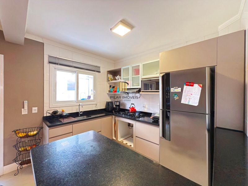 Casa com vista para o Rio e 3 dormitórios