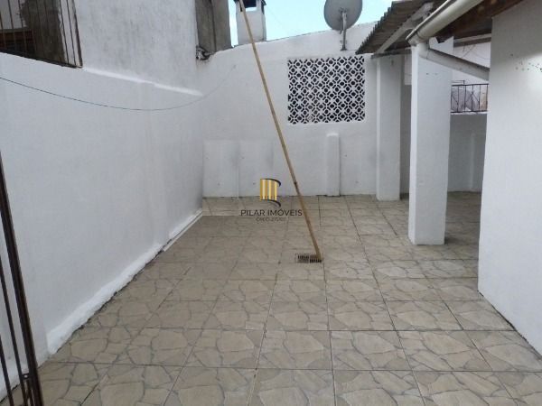 Casa para Venda - 90m², 3 dormitórios, 1 vaga - Restinga