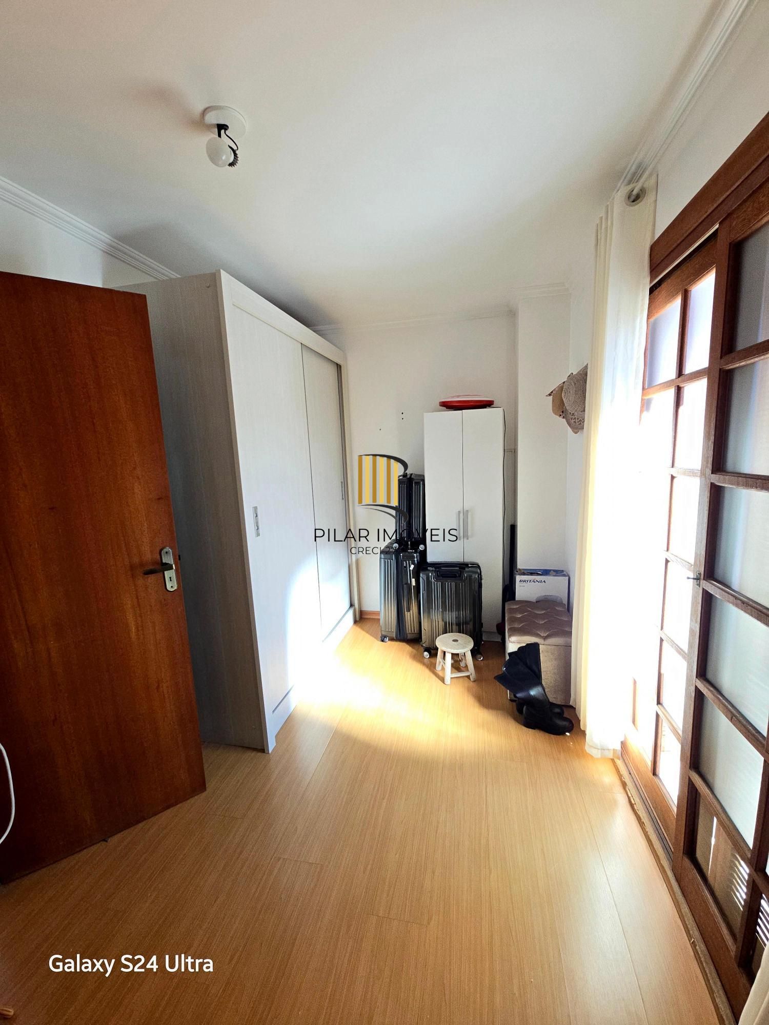 Casa 2 dormitórios no bairro Hípica