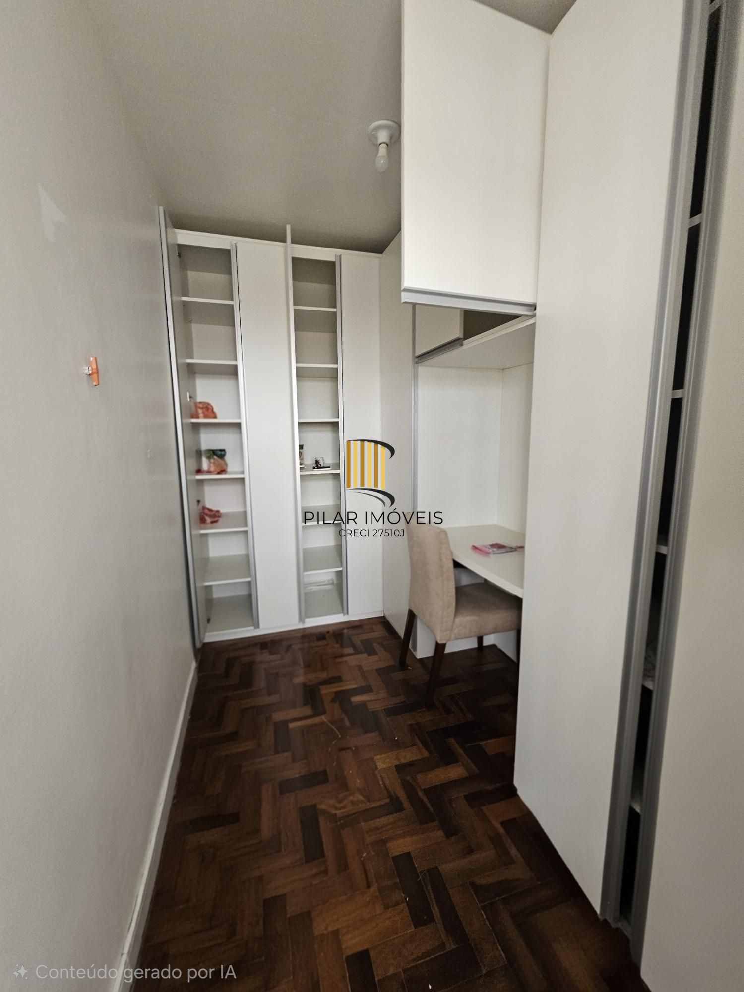 Apartamento com 73,00m² privativos reformado 2 dormitórios dependência de empregada 2 banheiros c/ churrasqueira a 50mts da Av. Bento Gonçalves !