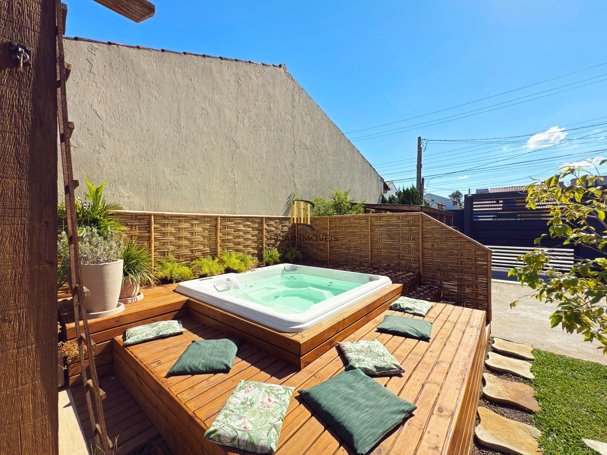 Em busca de uma casa espaçosa e cheia de comodidades no bairro Hípica