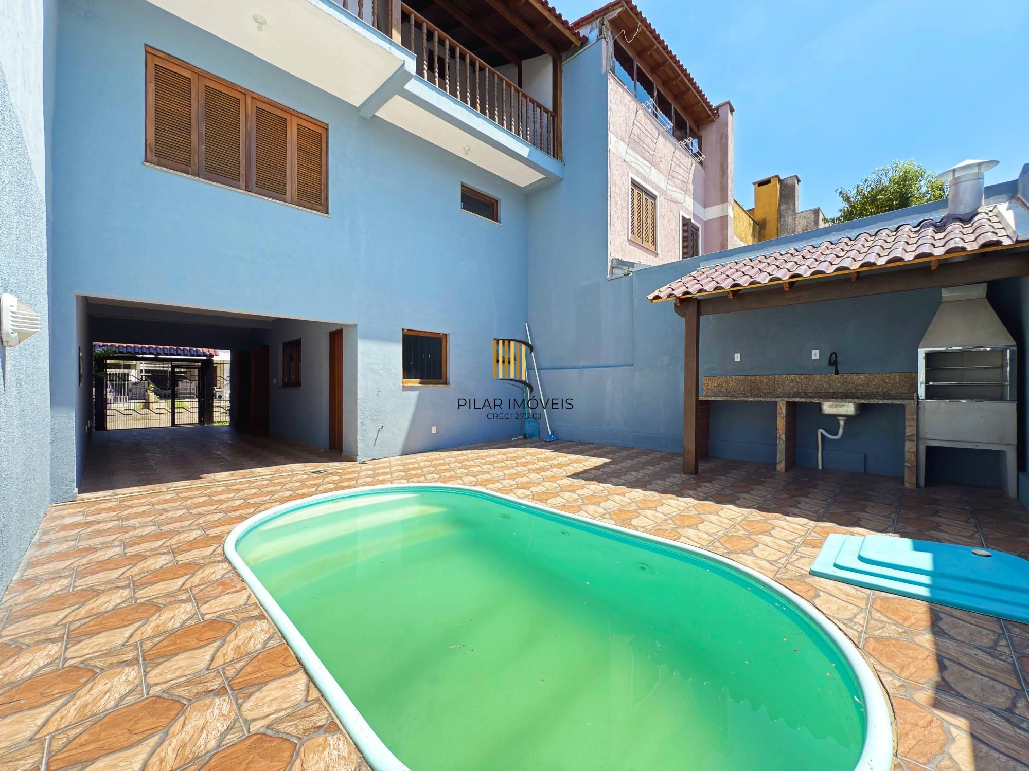 Casa 2 dormitórios no bairro Hípica