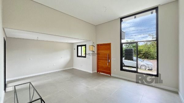 Casa em Porto Alegre, no bairro Hípica, com 3 dormitório(s), e 3 banheiros, à venda.