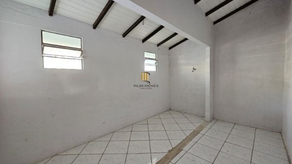 Casa em Porto Alegre, no bairro Hípica, à venda.
