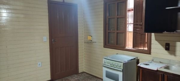 Casa em Porto Alegre, no bairro Campo Novo, com 3 dormitório(s), e 3 banheiros, à venda.