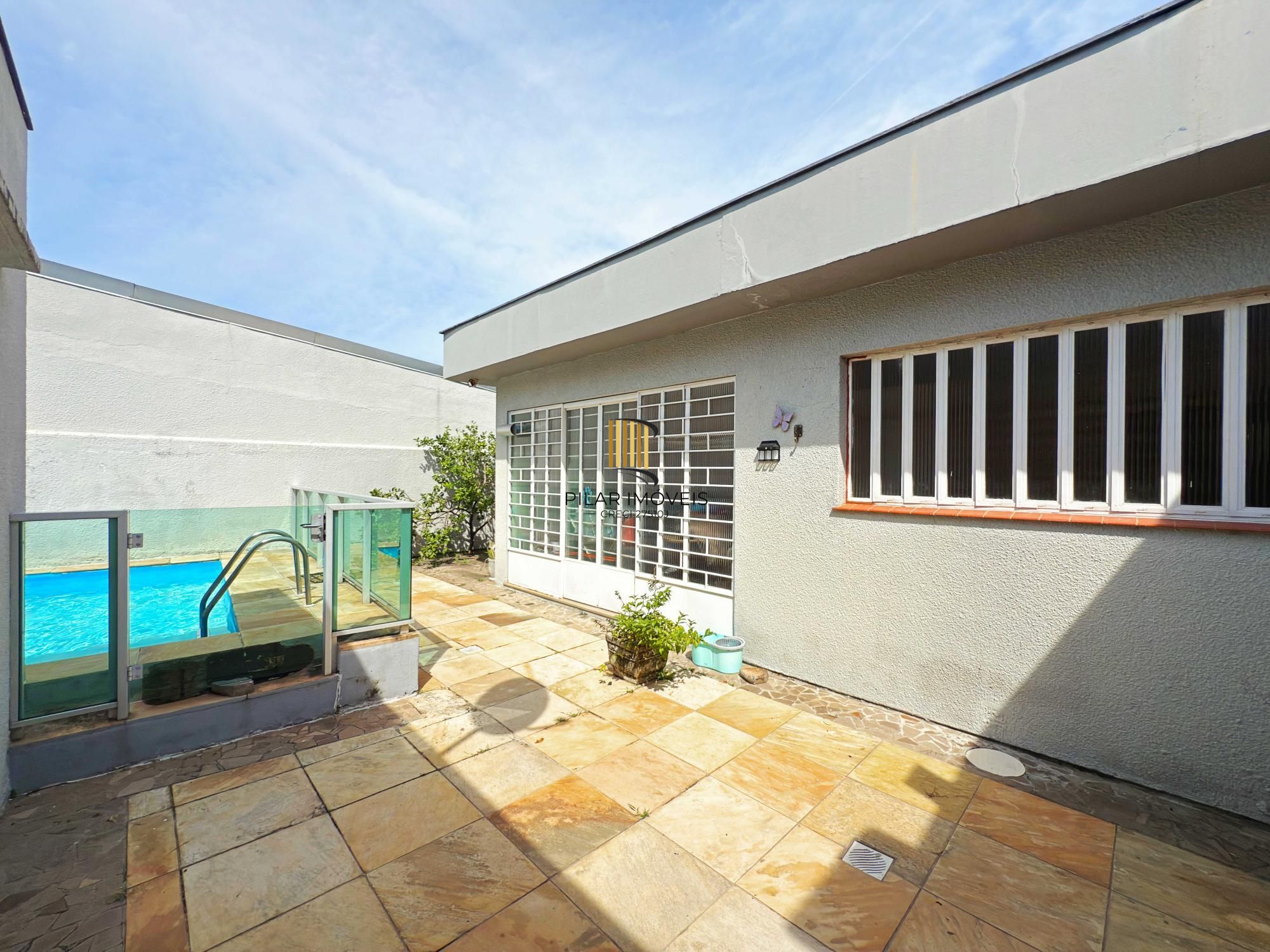 Casa Térrea com Piscina e 3 Dormitórios – Coração de Ipanema