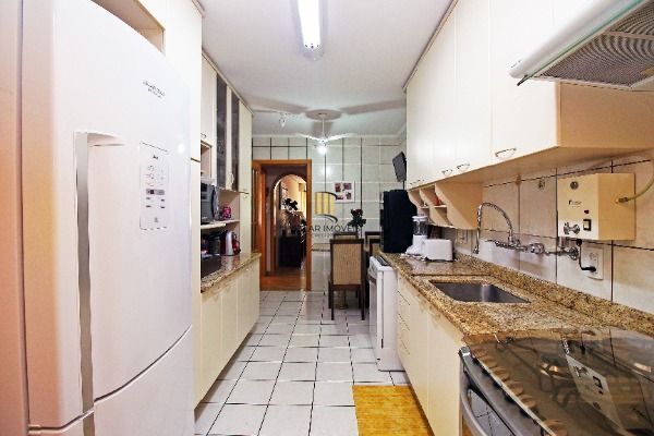 Apartamento em Porto Alegre, no bairro Petrópolis, com 3 dormitório(s), e 3 banheiros, à venda.