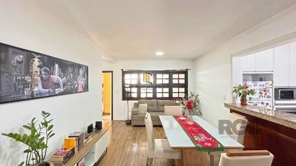 Casa 4 dormitórios no bairro Camaquã