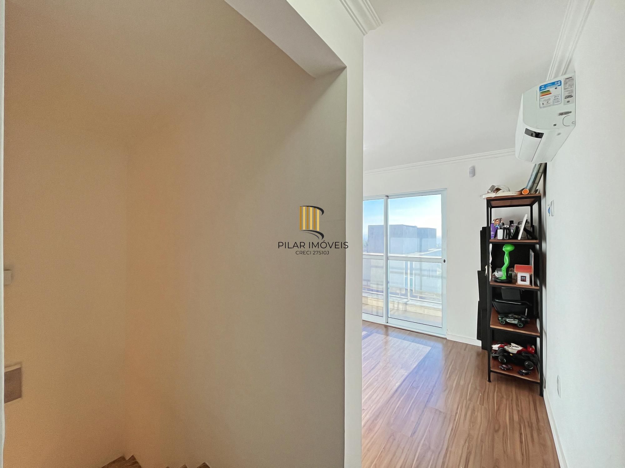 Casa 3 dormitórios no bairro Guarujá