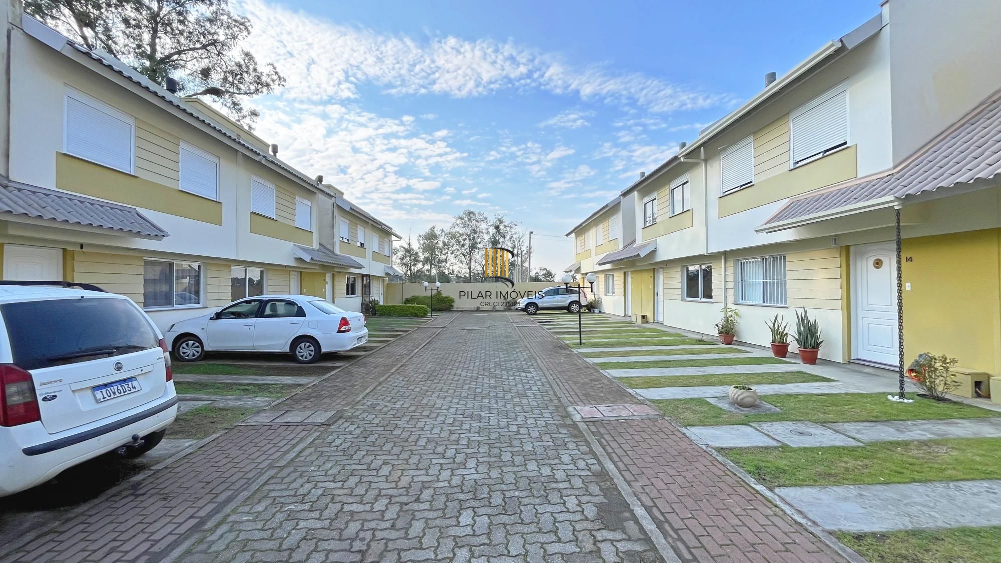 Residência 3 dormitórios sendo 1 suíte em condomínio fechado