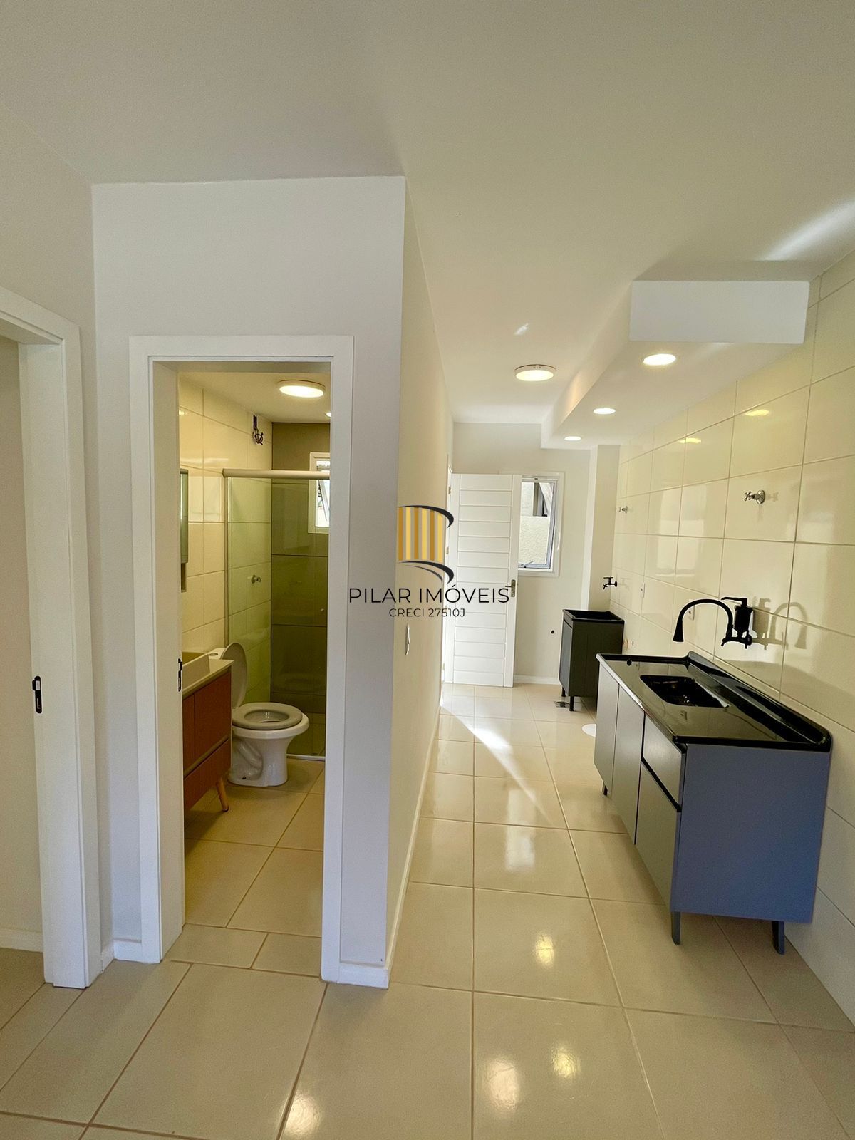 IMPECÁVEL - Casa toda reformada , com 2 dormitórios e 1 vaga