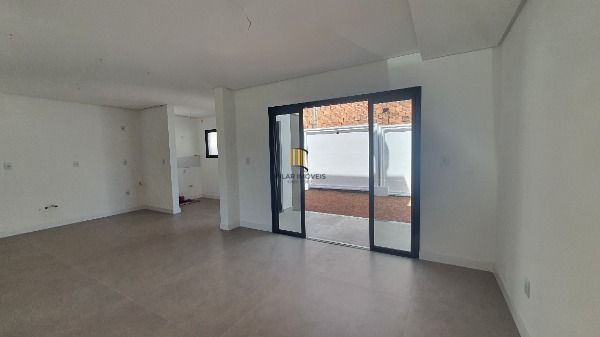 Casa Condominio em Porto Alegre, no bairro Ipanema, com 3 dormitório(s), e 3 banheiros, à venda.
