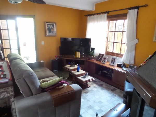 Casa para Venda - 287m², 4 dormitórios, sendo 1 suites, 4 vagas - Tristeza
