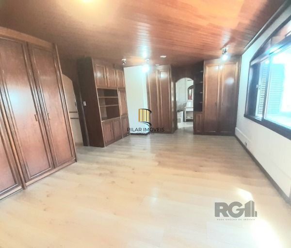 Casa Comercial em Porto Alegre, no bairro Tristeza, à venda.