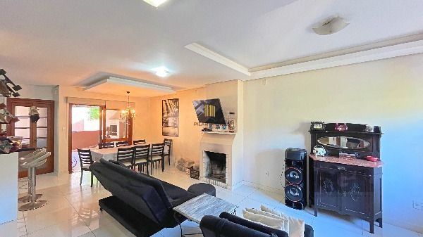 Casa em Porto Alegre, no bairro Hípica, com 3 dormitório(s), e 3 banheiros, à venda.