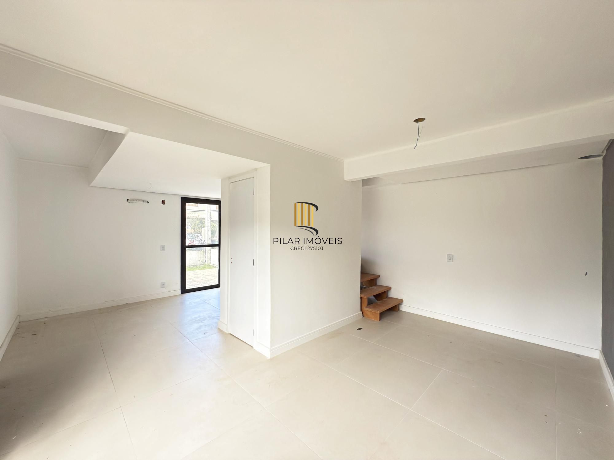 Casa em Porto Alegre, no bairro Hípica, com 4 dormitório(s), à venda.