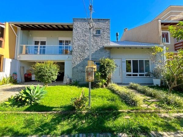 Casa em Porto Alegre, no bairro Hípica, com 3 dormitório(s), e 3 banheiros, à venda.