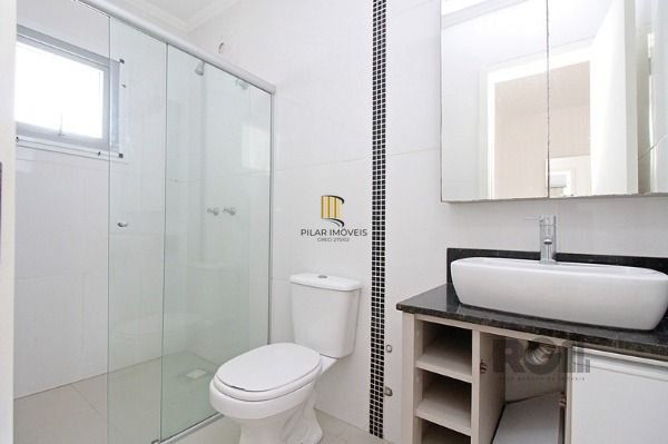 Casa em Porto Alegre, no bairro Hípica, com 3 dormitório(s), e 3 banheiros, à venda.