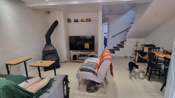 Casa Condominio em Porto Alegre, no bairro Espírito Santo, com 3 dormitório(s), e 3 banheiros, à venda.