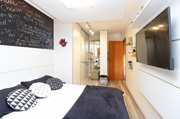 Casa em Porto Alegre, no bairro Ipanema, com 4 dormitório(s), e 4 banheiros, à venda.