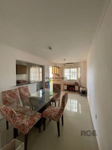 Casa em Porto Alegre, no bairro Hípica, com 2 dormitório(s), e 2 banheiros, à venda.