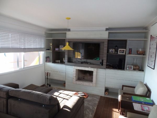 Casa para Venda - 270m², 3 dormitórios, sendo 1 suites, 2 vagas - Guarujá